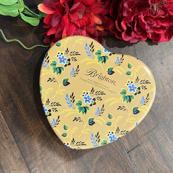 Heart Shaped Brighton Collection Tin Medium Size - Picture 3 of 16